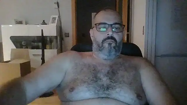 Snapshot of templar2303 chatting on October 21, 2025, 9:04 pm templar2303 online show from October 21, 2025, 9:04 pm