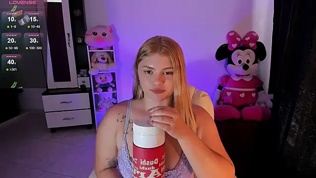 chloejones   online show from February 21, 2025, 3:32 pm