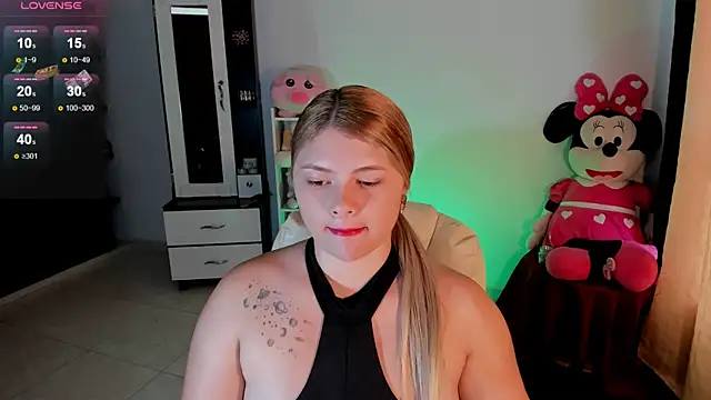 chloejones   online show from March 3, 2025, 9:15 pm