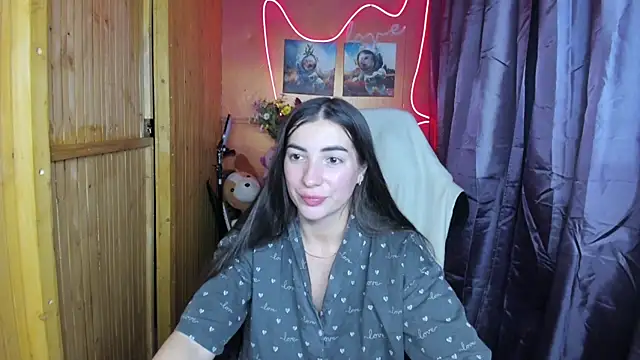 Snapshot of Fiery_Brunette_ chatting on December 24, 2024, 9:00 pm Fiery Brunette online show from December 24, 2024, 9:00 pm