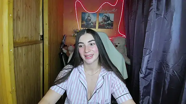 Snapshot of Fiery_Brunette_ chatting on January 4, 2025, 12:05 pm Fiery Brunette online show from January 4, 2025, 12:05 pm