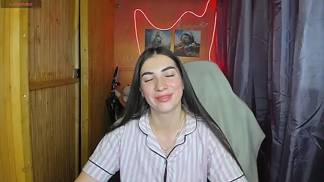 Snapshot of Fiery_Brunette_ chatting on February 20, 2025, 6:50 am Fiery Brunette online show from February 20, 2025, 6:50 am