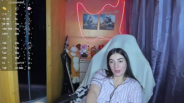 Snapshot of Fiery_Brunette_ chatting on February 28, 2025, 4:43 am Fiery Brunette online show from February 28, 2025, 4:43 am