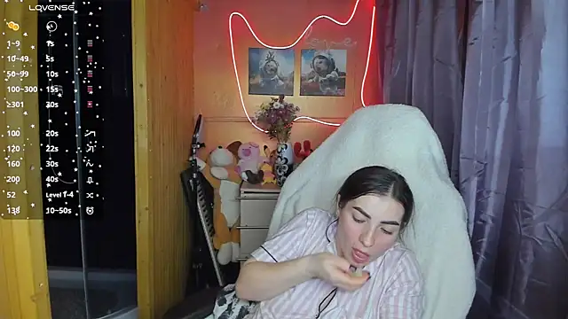 Snapshot of Fiery_Brunette_ chatting on March 20, 2025, 10:32 am Fiery Brunette online show from March 20, 2025, 10:32 am