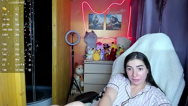 Snapshot of Fiery_Brunette_ chatting on October 7, 2025, 3:31 pm Fiery Brunette online show from October 7, 2025, 3:31 pm