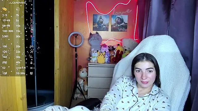 Snapshot of Fiery_Brunette_ chatting on October 10, 2025, 5:50 am Fiery Brunette online show from October 10, 2025, 5:50 am