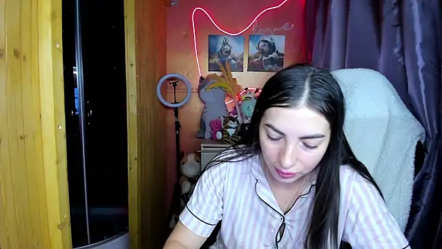 Fiery Brunette  online show from February 18, 2026, 4:30 am