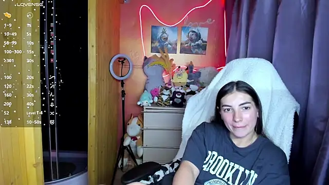 Fiery Brunette  online show from March 9, 2026, 4:00 pm