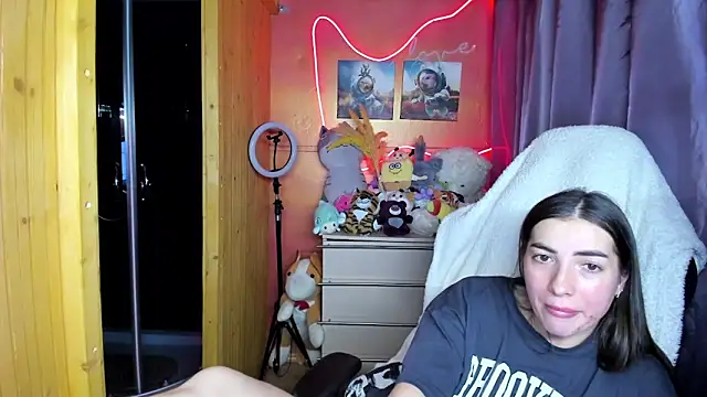 Fiery Brunette  online show from March 26, 2026, 8:42 am