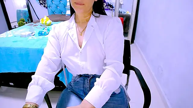 BitterMomXxx online show from February 9, 2026, 2:21 pm