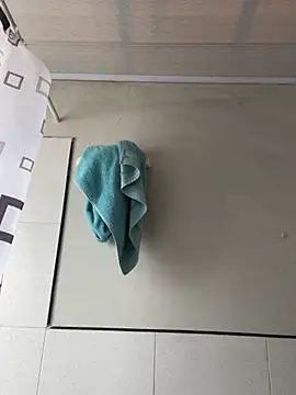 hannahb-e online show from March 18, 2025, 2:04 pm