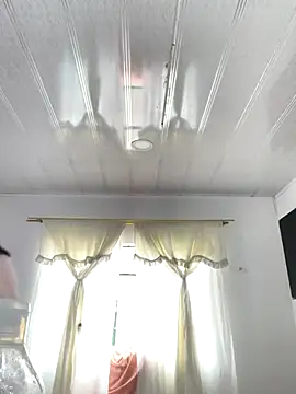 hannahb-e online show from September 9, 2025, 1:32 pm