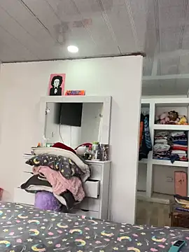 hannahb-e online show from September 22, 2025, 5:26 pm