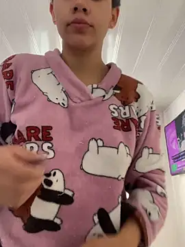 hannahb-e online show from April 1, 2026, 1:52 pm