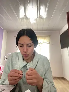 Snapshot of hannahb-e chatting on July 14, 2026, 4:45 pm hannahb-e online show from July 14, 2026, 4:45 pm