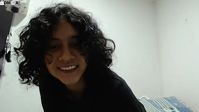 Snapshot of AlinaWoolf_ chatting on February 2, 2026, 11:03 pm AlinaWoolf online show from February 2, 2026, 11:03 pm