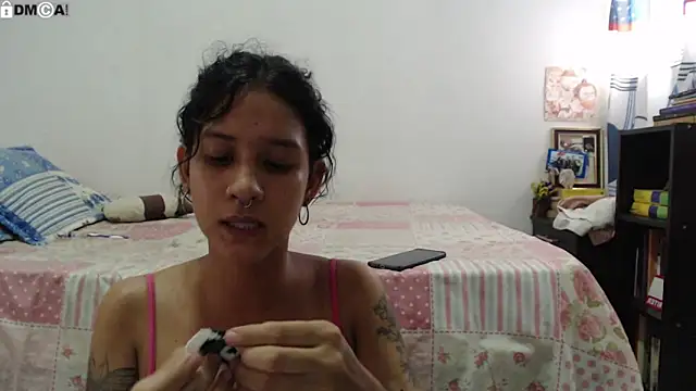 Snapshot of AlinaWoolf_ chatting on February 9, 2026, 9:41 pm AlinaWoolf online show from February 9, 2026, 9:41 pm