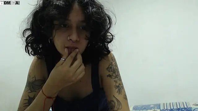 Snapshot of AlinaWoolf_ chatting on February 25, 2026, 1:37 am AlinaWoolf online show from February 25, 2026, 1:37 am