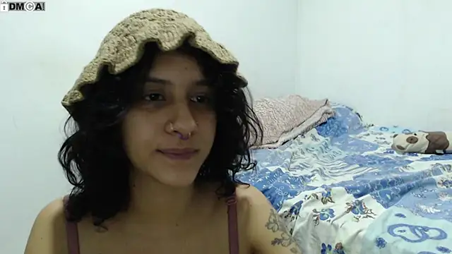 Snapshot of AlinaWoolf_ chatting on March 2, 2026, 5:08 am AlinaWoolf online show from March 2, 2026, 5:08 am