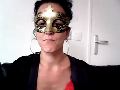 Snapshot of Masquegirlmysterious chatting on October 3, 2025, 12:24 pm Masquegirlmysterious online show from October 3, 2025, 12:24 pm