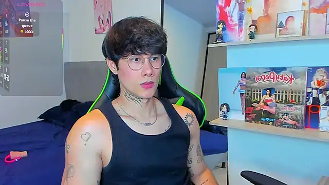 JayHotxxx online show from April 7, 2026, 11:37 pm