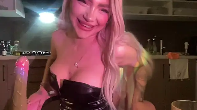 petitebeauty online show from March 10, 2026, 9:09 pm