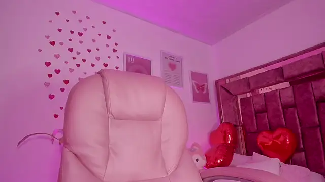 Snapshot of Celestecute_ chatting on February 17, 2025, 5:36 am Celestecute online show from February 17, 2025, 5:36 am