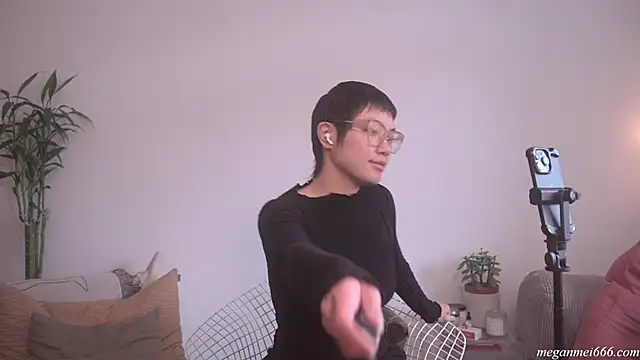 Snapshot of meganmei666 chatting on March 25, 2026, 6:03 pm meganmei666 online show from March 25, 2026, 6:03 pm