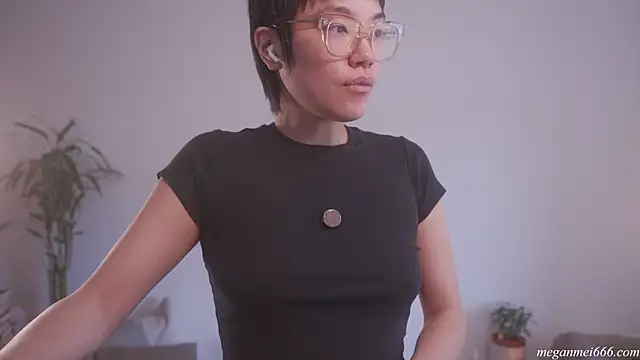 Snapshot of meganmei666 chatting on April 15, 2026, 6:04 pm meganmei666 online show from April 15, 2026, 6:04 pm