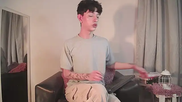 lyamthommpson online show from February 9, 2025, 4:36 am