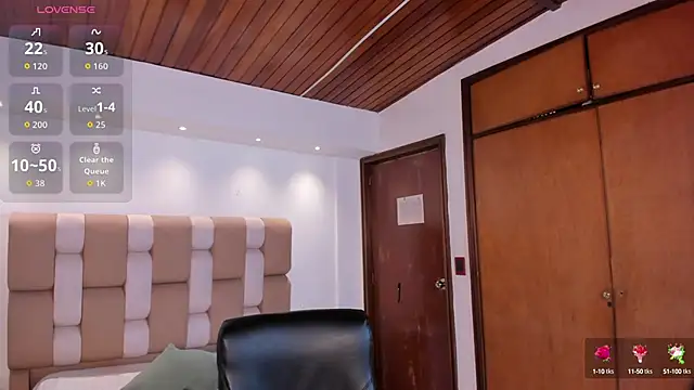 victoria mooree online show from October 3, 2025, 4:48 pm