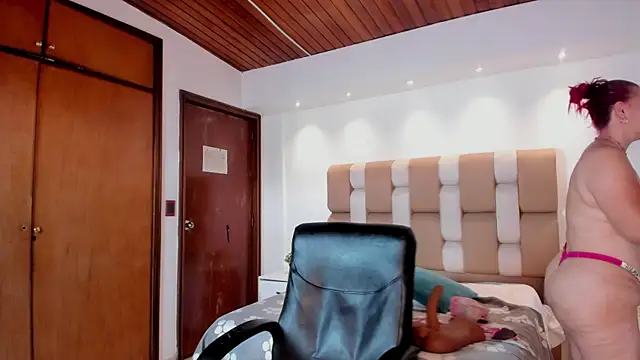 victoria mooree online show from January 9, 2026, 6:53 pm