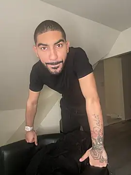 Snapshot of London2Toxic chatting on March 14, 2025, 11:32 pm London2Toxic online show from March 14, 2025, 11:32 pm