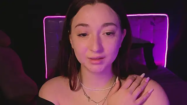 YasmineWest online show from November 28, 2025, 9:01 am