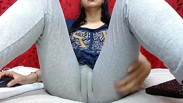 MELANIE SEX69 online show from October 28, 2025, 9:28 pm