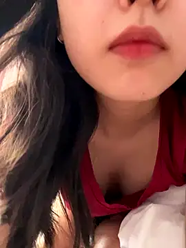 Snapshot of Minami_686 chatting on December 6, 2024, 7:21 am Minami 686 online show from December 6, 2024, 7:21 am