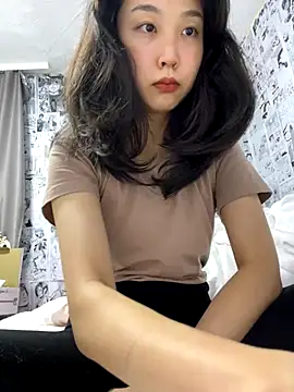 Snapshot of Minami_686 chatting on December 8, 2024, 3:35 pm Minami 686 online show from December 8, 2024, 3:35 pm