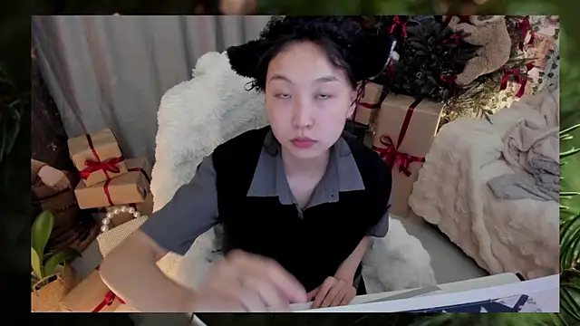 Snapshot of Minami_686 chatting on December 17, 2024, 1:39 am Minami 686 online show from December 17, 2024, 1:39 am