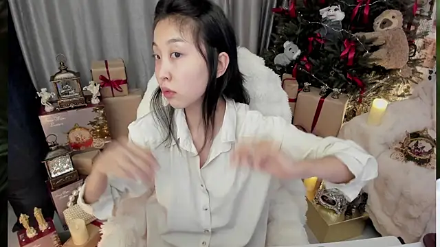 Snapshot of Minami_686 chatting on January 12, 2025, 7:31 pm Minami 686 online show from January 12, 2025, 7:31 pm