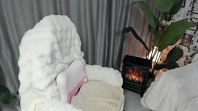 Snapshot of Minami_686 chatting on February 20, 2025, 8:36 pm Minami 686 online show from February 20, 2025, 8:36 pm