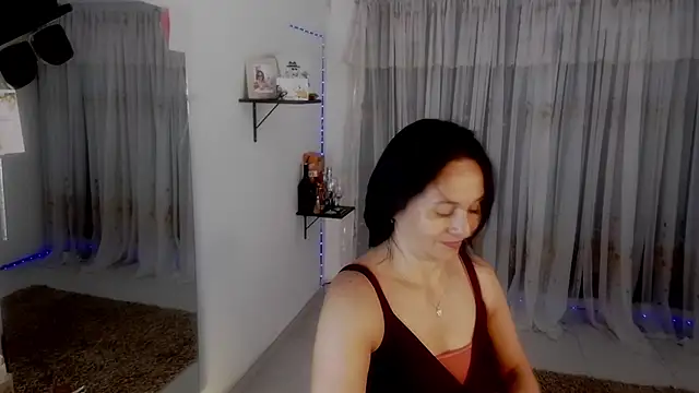 lollita 23  online show from November 18, 2025, 8:24 pm