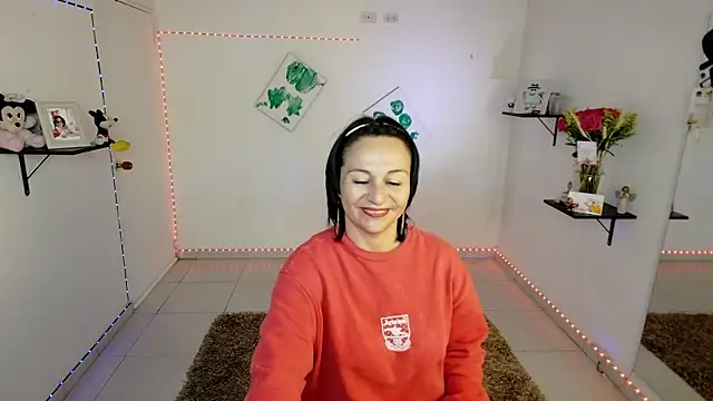 lollita 23  online show from January 7, 2026, 6:32 pm