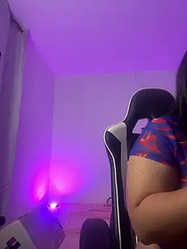 JulianaCastillo online show from March 5, 2025, 8:10 am