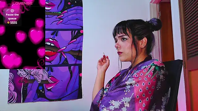 Snapshot of purple_em69 chatting on December 5, 2024, 5:15 am purple em69 online show from December 5, 2024, 5:15 am