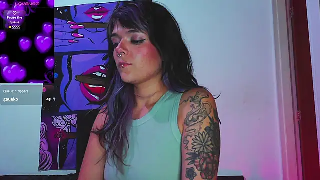 Snapshot of purple_em69 chatting on December 9, 2024, 12:01 am purple em69 online show from December 9, 2024, 12:01 am