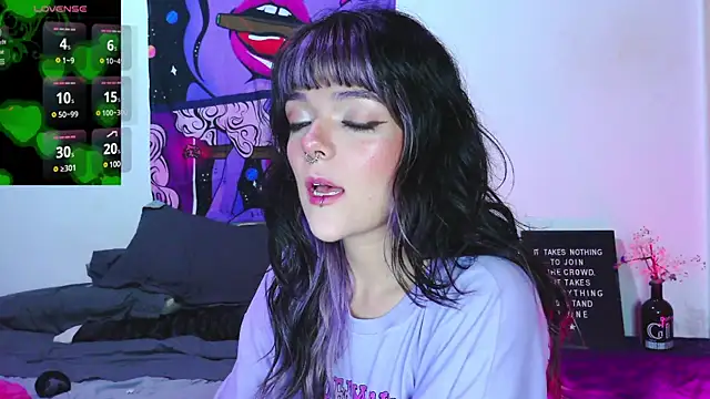 Snapshot of purple_em69 chatting on December 11, 2024, 3:56 am purple em69 online show from December 11, 2024, 3:56 am