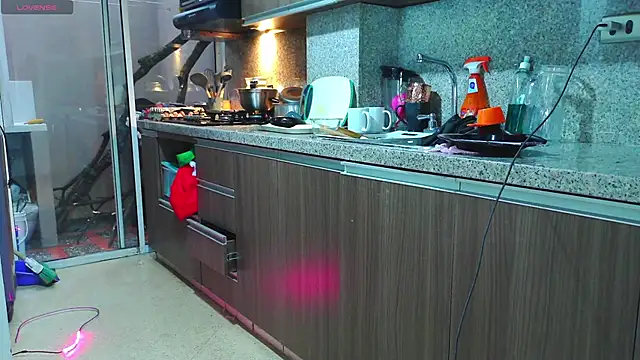 Snapshot of purple_em69 chatting on December 11, 2024, 10:27 pm purple em69 online show from December 11, 2024, 10:27 pm