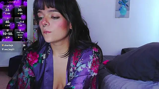 Snapshot of purple_em69 chatting on December 14, 2024, 1:49 pm purple em69 online show from December 14, 2024, 1:49 pm