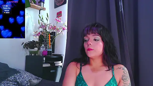 Snapshot of purple_em69 chatting on December 30, 2024, 8:36 pm purple em69 online show from December 30, 2024, 8:36 pm