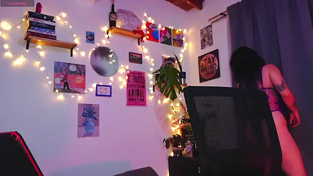 Snapshot of purple_em69 chatting on January 3, 2025, 11:55 pm purple em69 online show from January 3, 2025, 11:55 pm